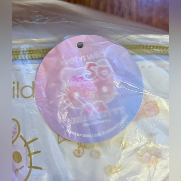 Wet n Wild Hello Kitty Make-Up Bag brand new in bag with tags - Picture 5 of 7